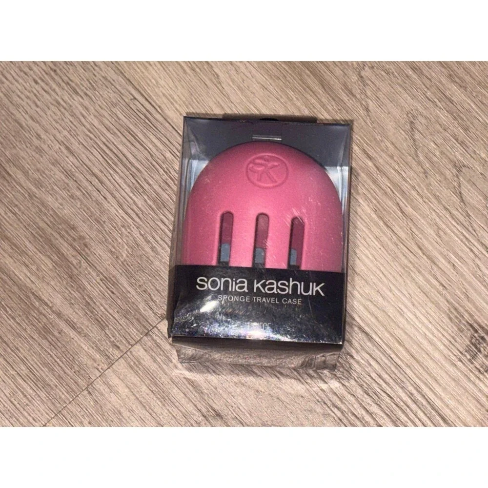 Sonia Kashuk™ Makeup Sponge Travel Case: Silicone, 3.24
